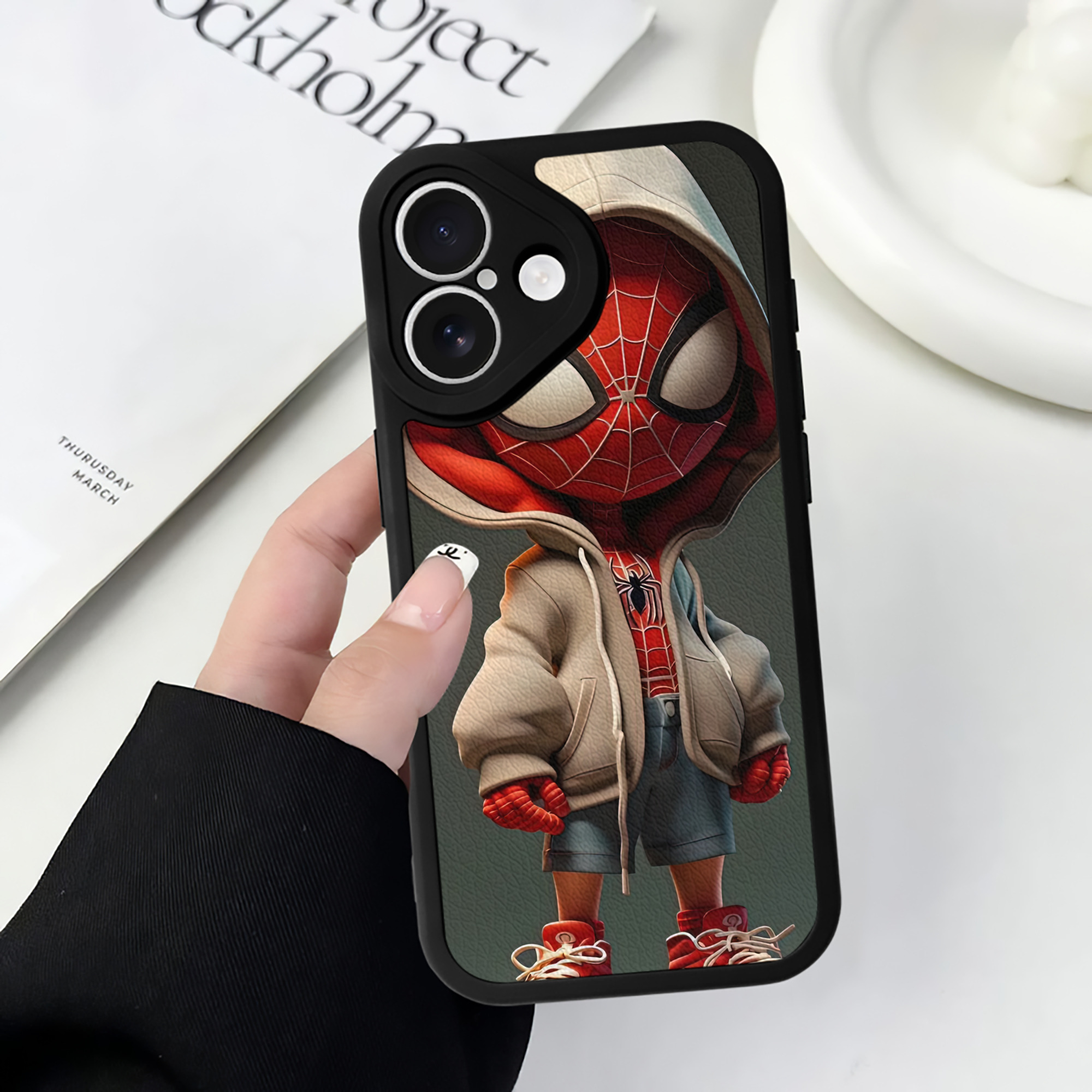 （画像用） Spider Man スパイダーマン 【iPhone 16シリーズ対応】シリコンスマホケース（レザー調） 材質：シリコン